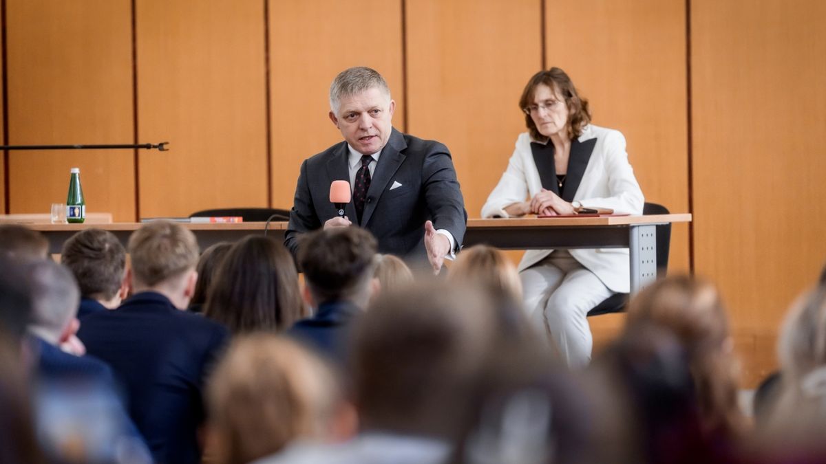 Podporujete válku, jeďte si na Ukrajinu, hrdinové! Fico pohovořil se studenty v Popradu